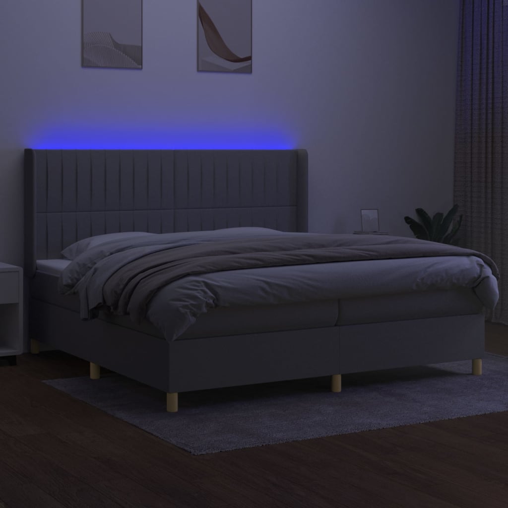 Letto a Molle Materasso e LED Grigio Chiaro 200x200 cm Tessuto - homemem39