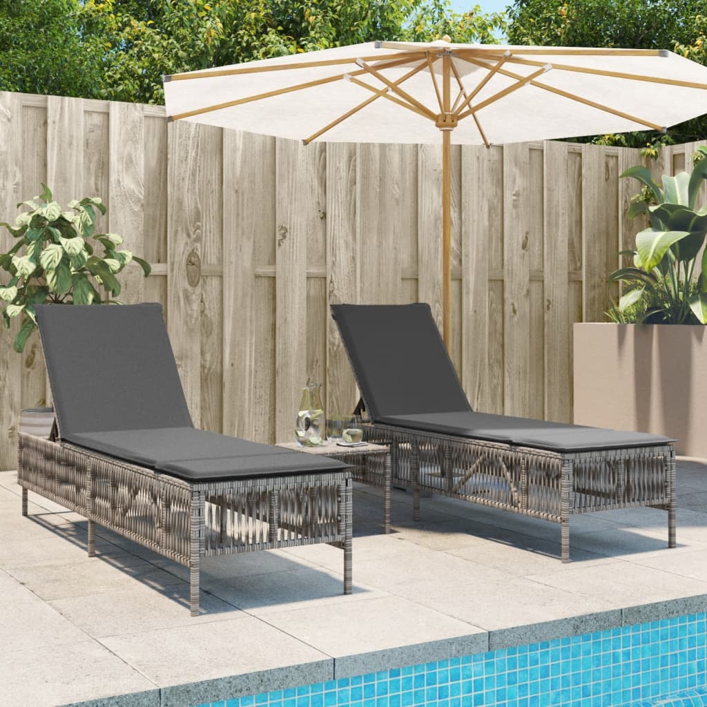 Lettini Prendisole 2 pz con Tavolino Grigio in Polyrattan - homemem39