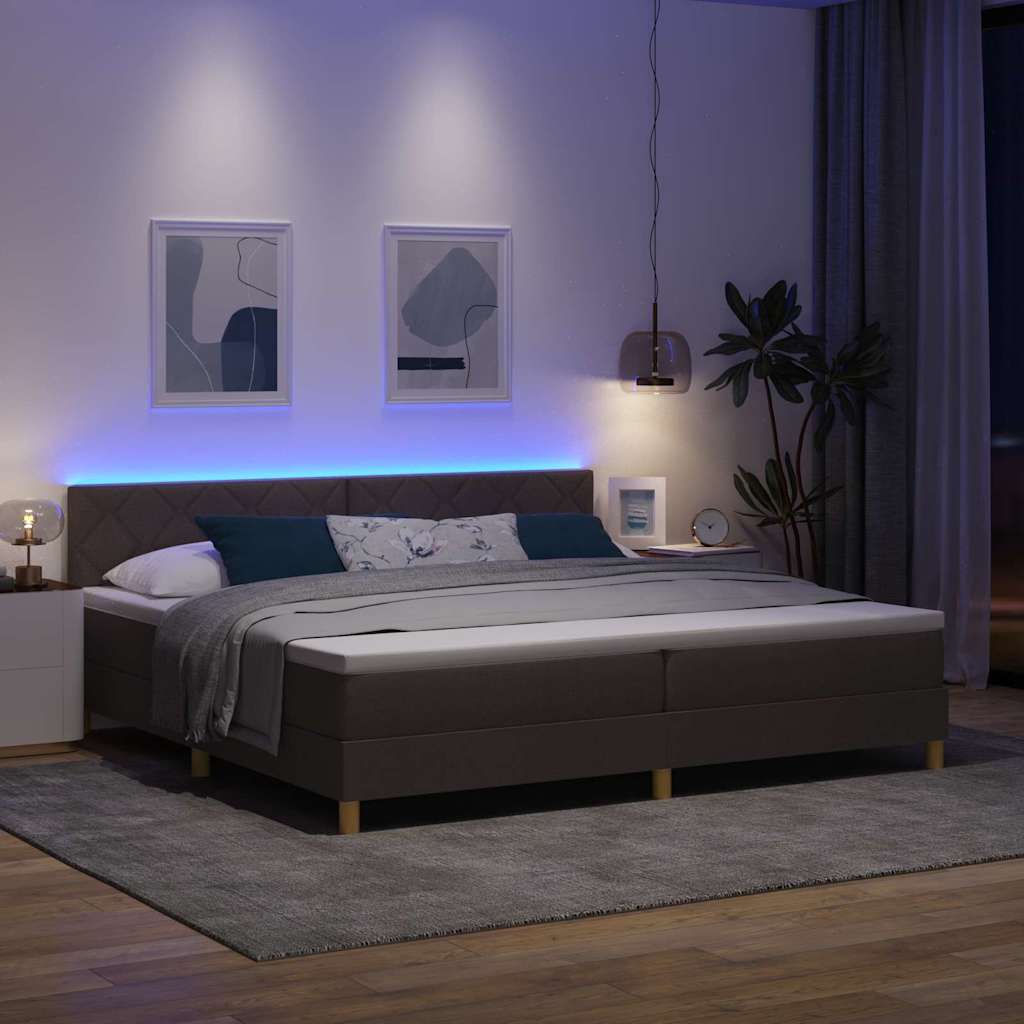 Letto a Sorgente LED Marrone Scuro 200 x 200 cm Tessuto | homemem39