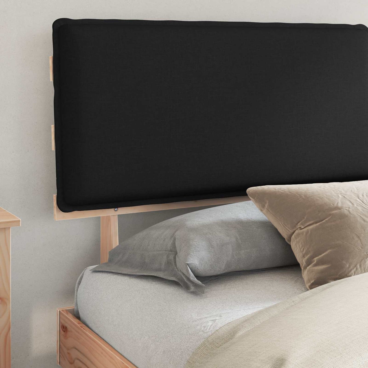 Letto con Testiera Rivestita Nero 200 x 200 cm Pino massello | homemem39