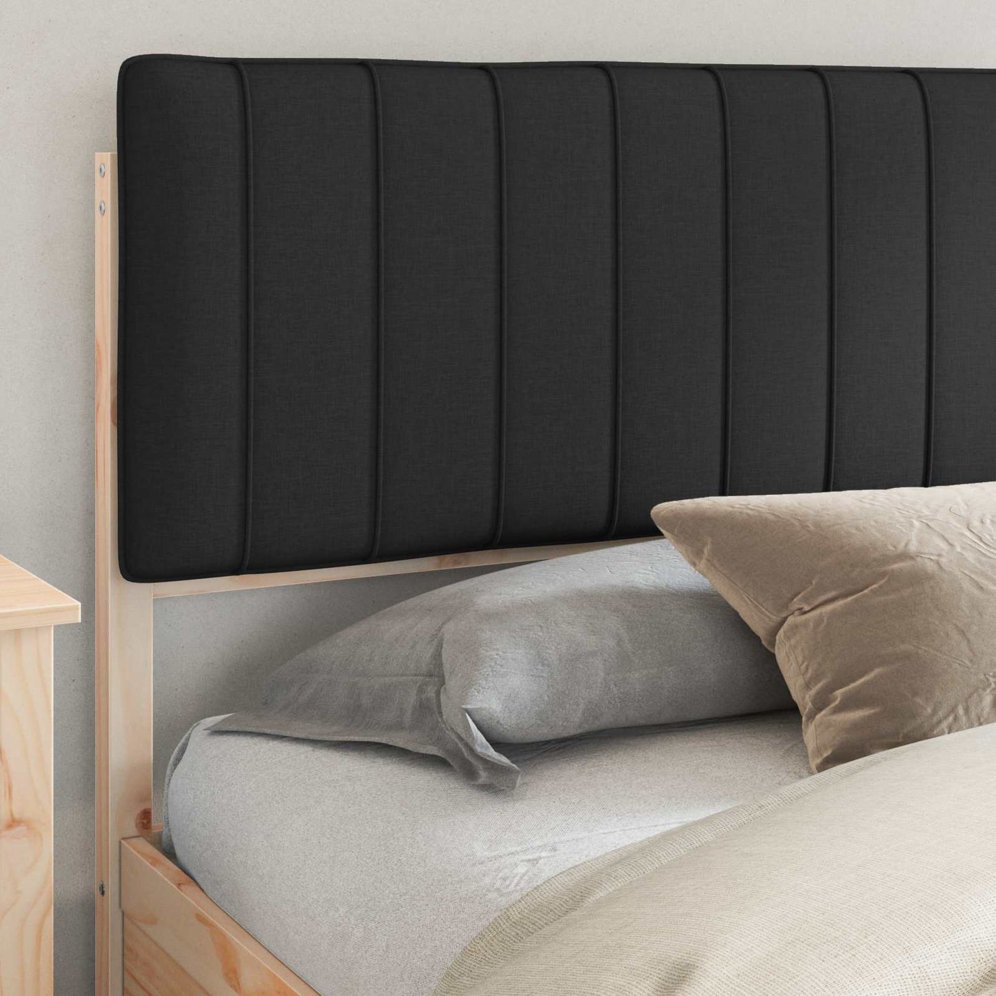 Letto con Testiera Rivestita Nero 200 x 200 cm Pino massello