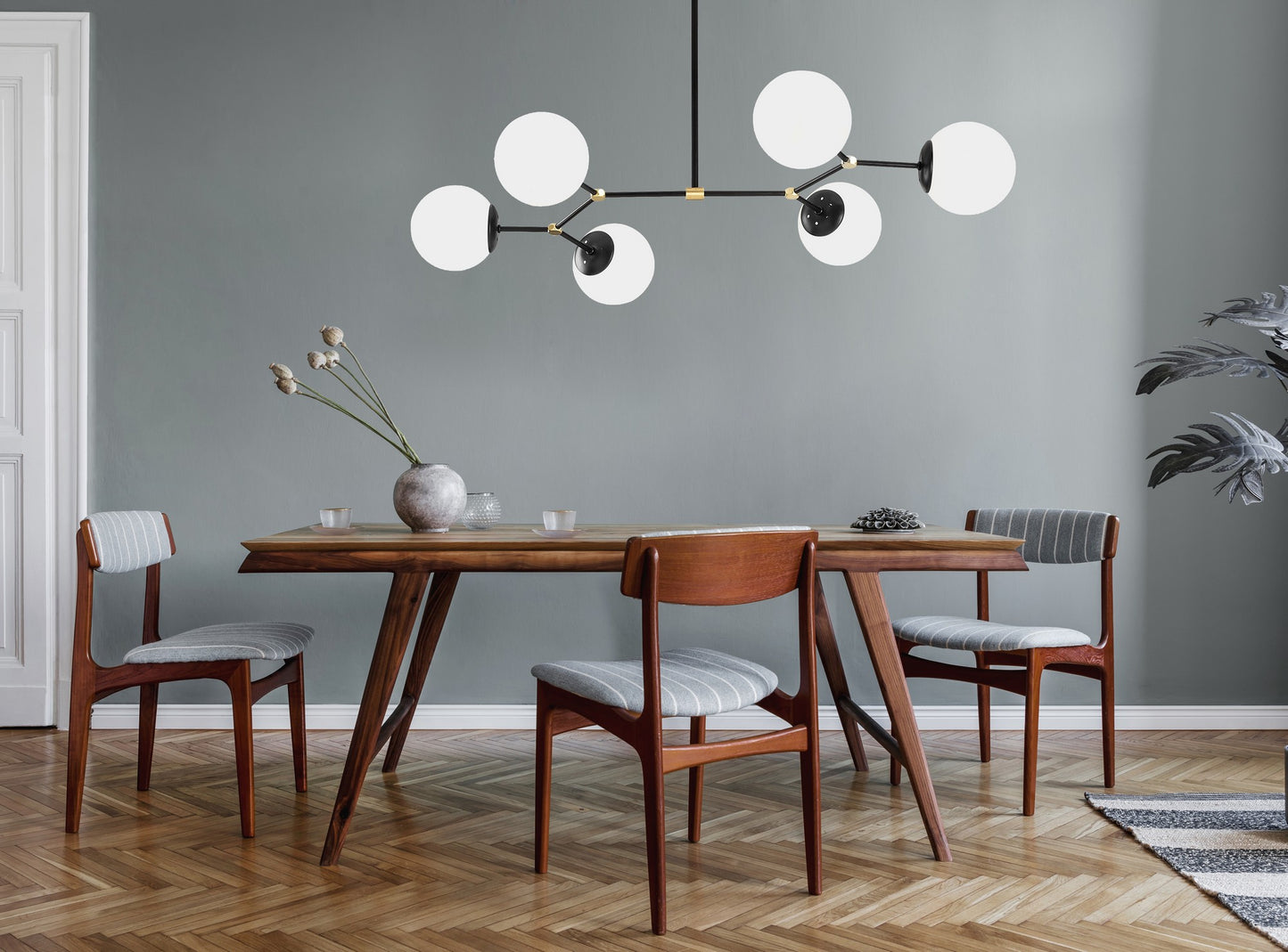 Lampadario Elegante in Metallo e Vetro